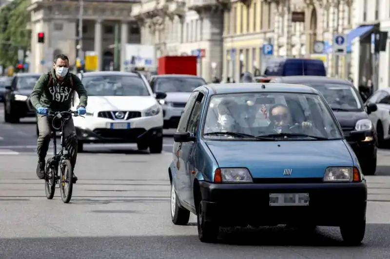 traffico a milano   fase due