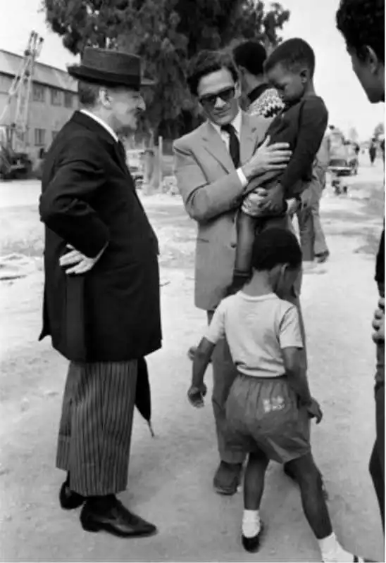 10   toto e pier paolo pasolini sul set di uccellacci e uccellini   roma 1965   ph barillari