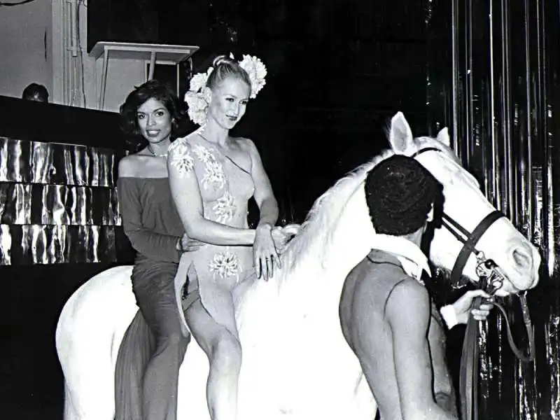 bianca jagger entra a cavallo allo studio 54