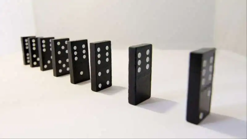 DOMINO