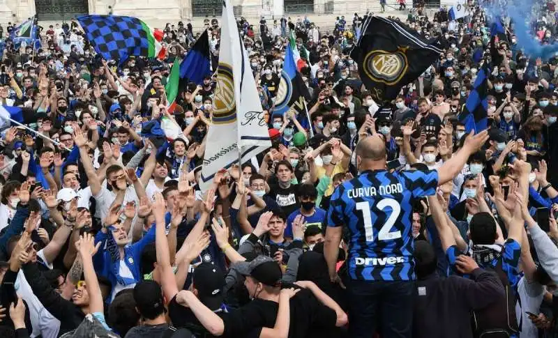 inter festa piazza duomo 1