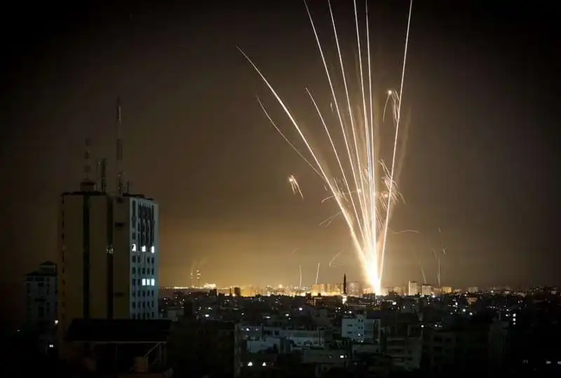 israele attacca la striscia di gaza 13