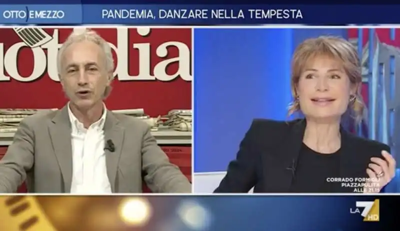 LILLI GRUBER FA LE FACCE MENTRE PARLA TRAVAGLIO 2