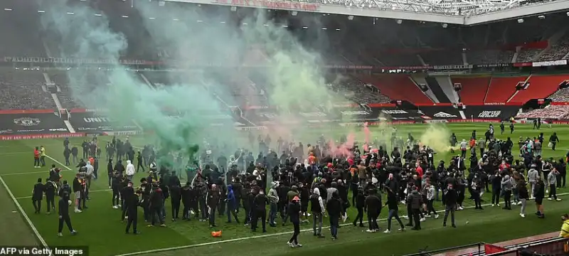 manchester united tifosi protestano contro glazer