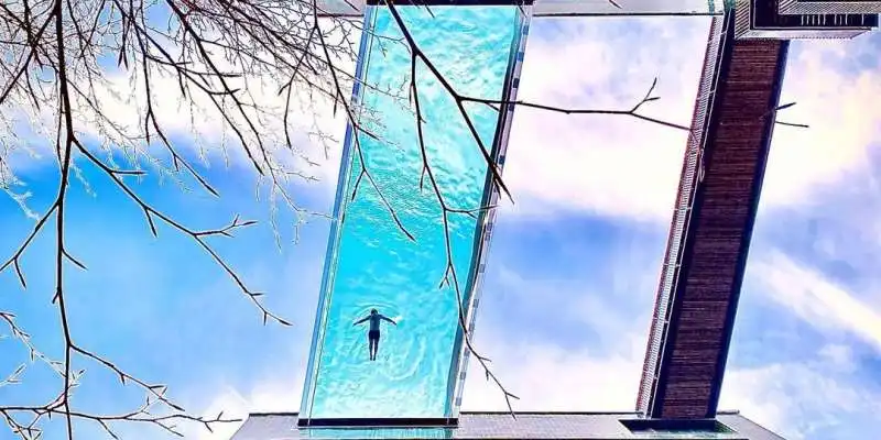 sky pool londra 6