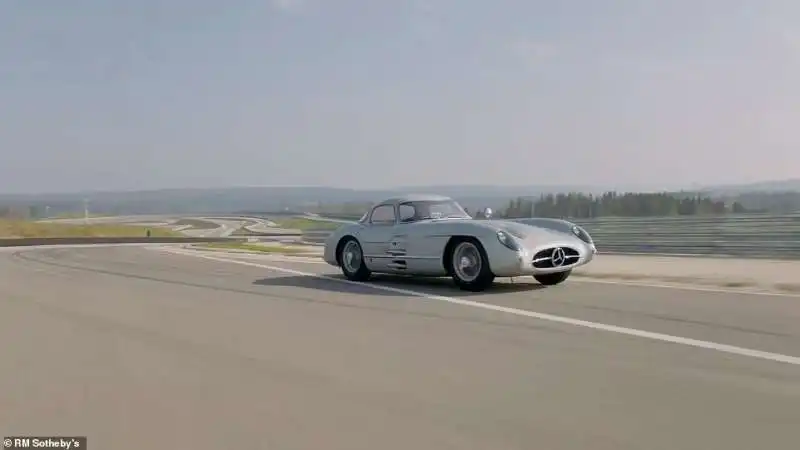 mercedes 300 slr coupe?? 4