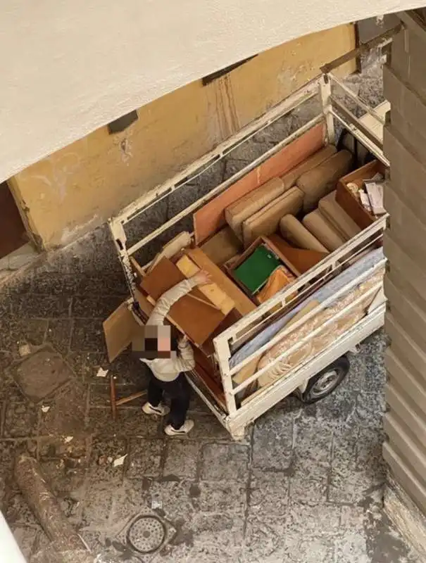 abusivi occupano casa di una 90enne a napoli   2