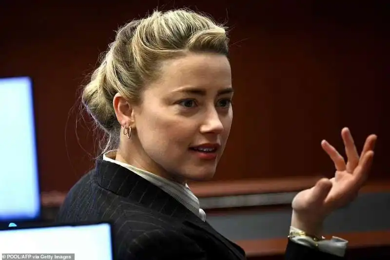 amber heard al processo in virginia 2