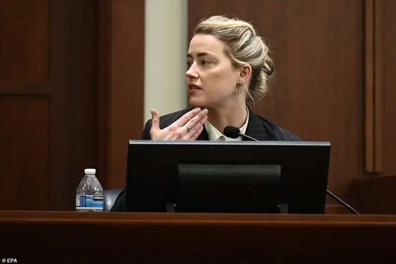 amber heard al processo in virginia 3