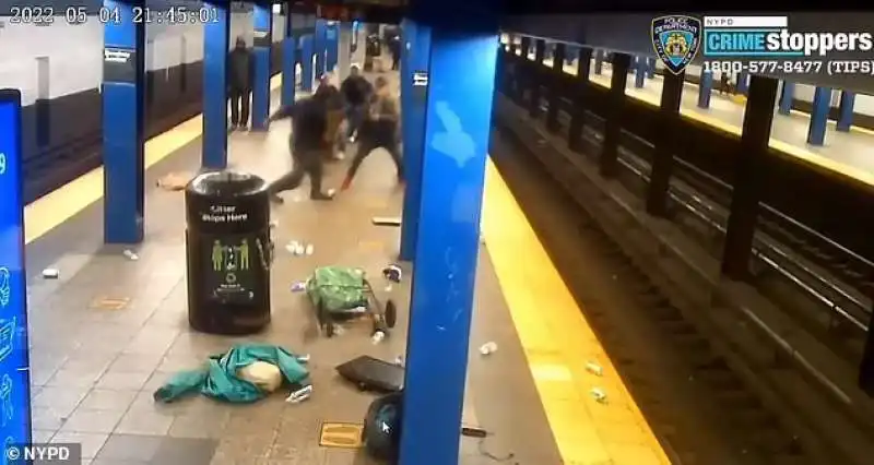 Attacco in metropolitana a New York 4