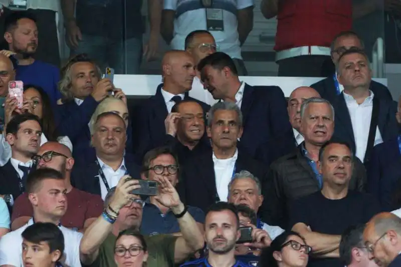 berlusconi e galliani in tribuna a pisa