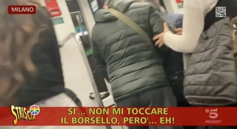 borseggiatrici in azione a milano 5