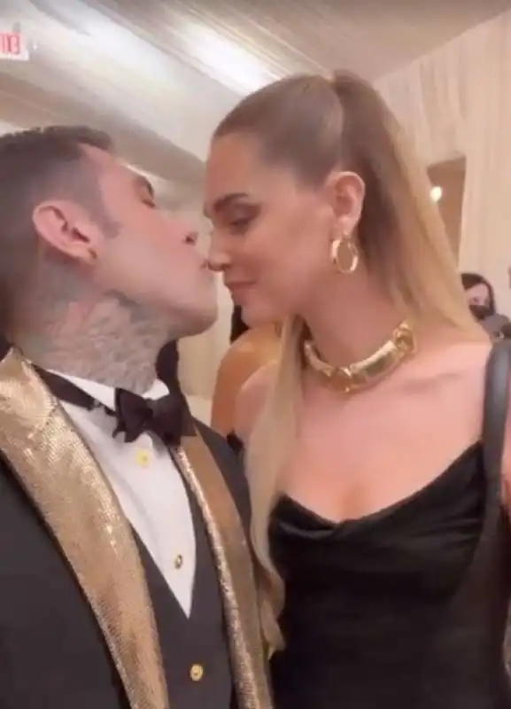 chiara ferragni e fedez al met gala 2022 1