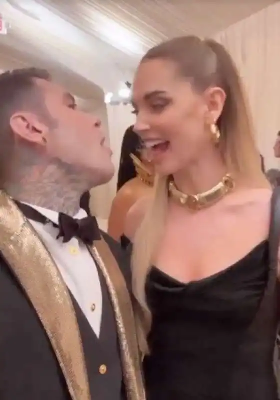 chiara ferragni e fedez al met gala 2022 2