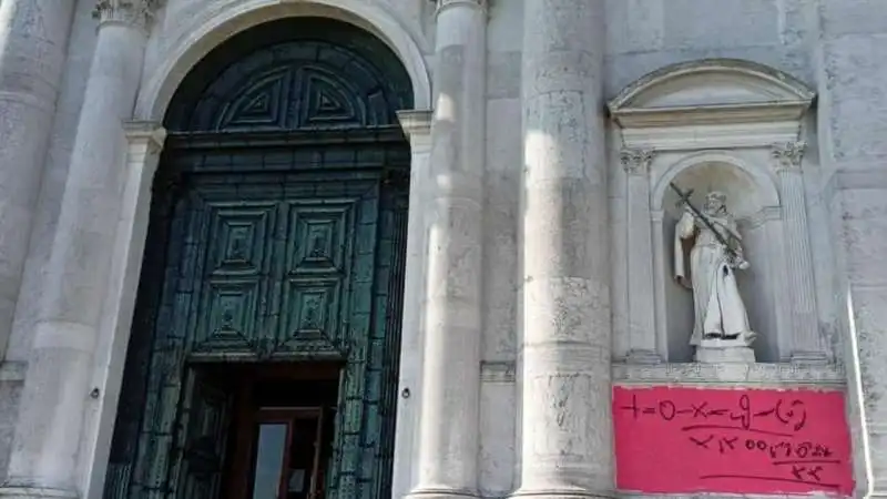 CHIESA REDENTORE SFREGIATA VENEZIA