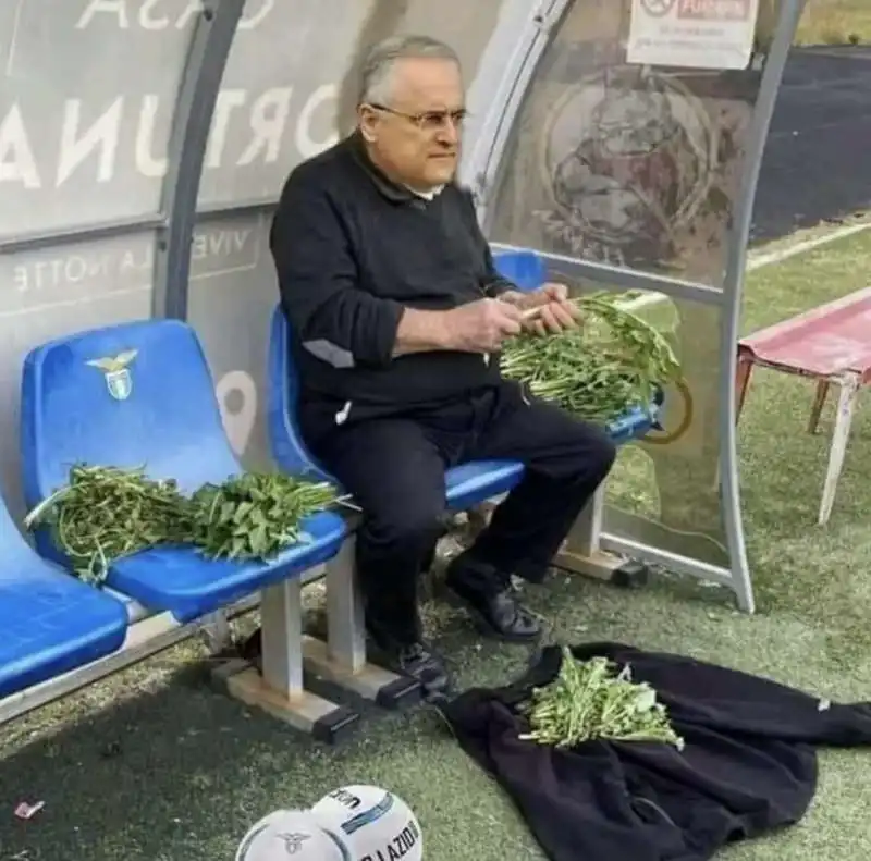 CLAUDIO LOTITO ROSICA PER LA VITTORIA DELLA ROMA IN CONFERENCE LEAGUE - MEME