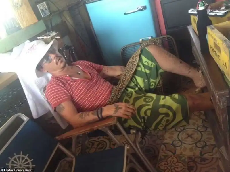 Depp svenuto in vacanza