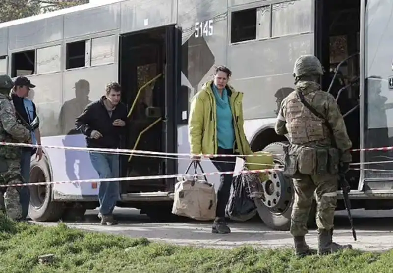 evacuazione civili mariupol   16