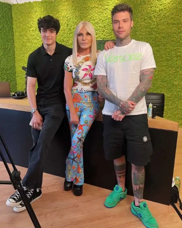 fedez luis sal donatella versace