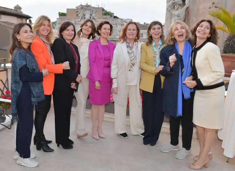 foto di gruppo al femminile