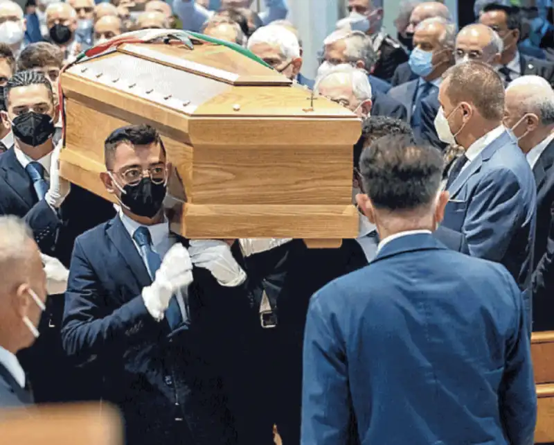 funerale di ciriaco de mita   il feretro