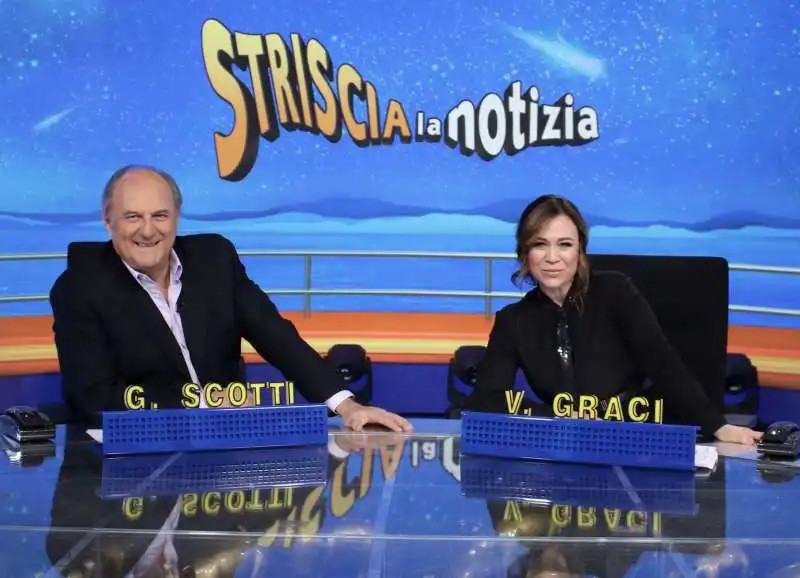 GERRY SCOTTI VALERIA GRACI STRISCIA LA NOTIZIA 