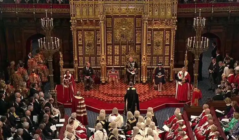 il principe carlo senza la regina al queen's speech 02