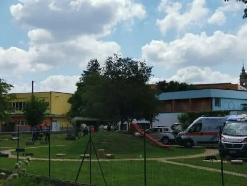 incendio alla scuola dell'infanzia san zeno osio sopra 