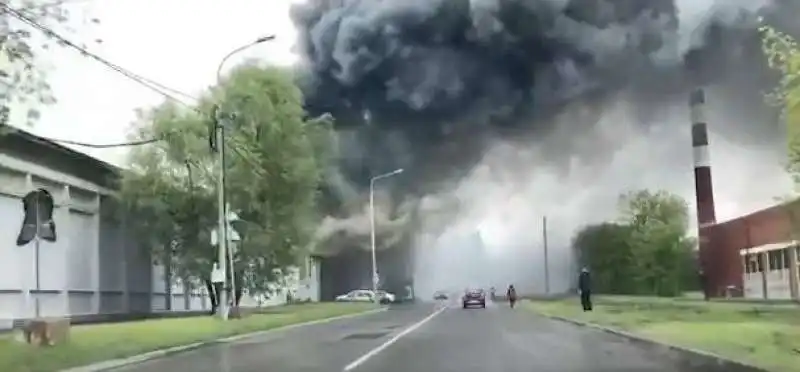 INCENDIO EDIFICIO INDUSTRIALE MOSCA 