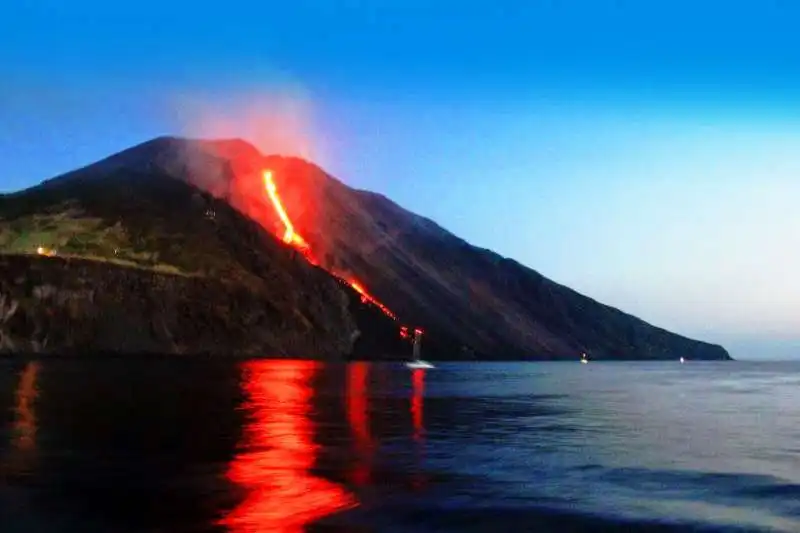 INCENDIO STROMBOLI 2