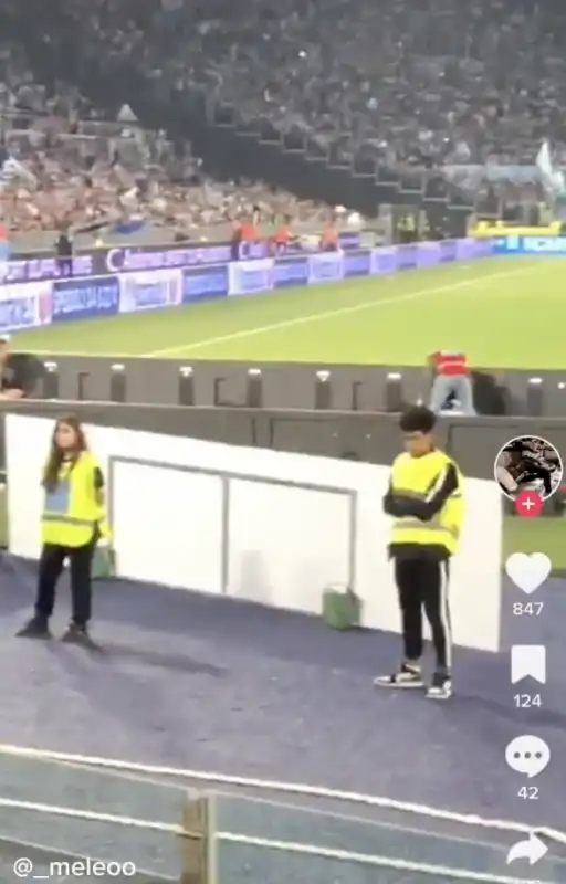 insulti razzisti dai tifosi della lazio allo steward 1