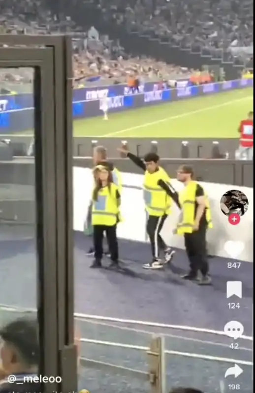 insulti razzisti dai tifosi della lazio allo steward 2