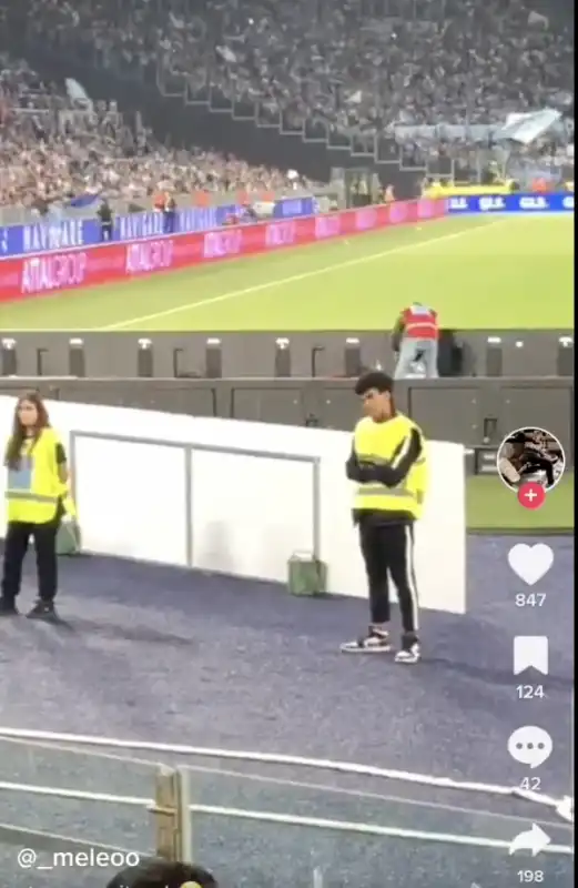 insulti razzisti dai tifosi della lazio allo steward 3