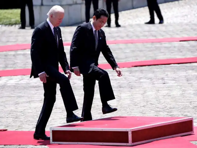 joe biden e fumio kishida a tokyo