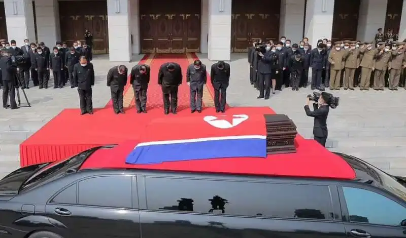 kim jong un al funerale di hyon chol hae 9