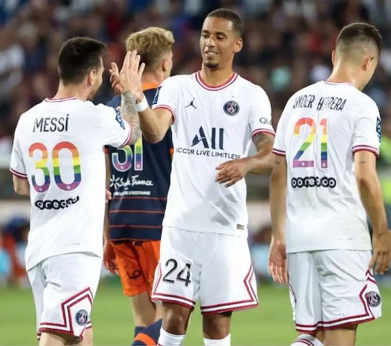 la maglia arcobaleno del psg 2