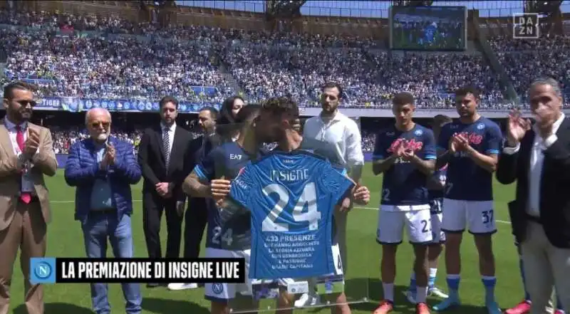 lorenzo insigne all ultima partita con il napoli al maradona 11