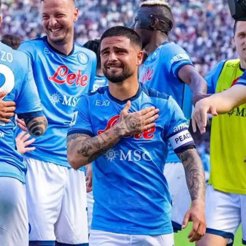 lorenzo insigne all ultima partita con il napoli al maradona 17