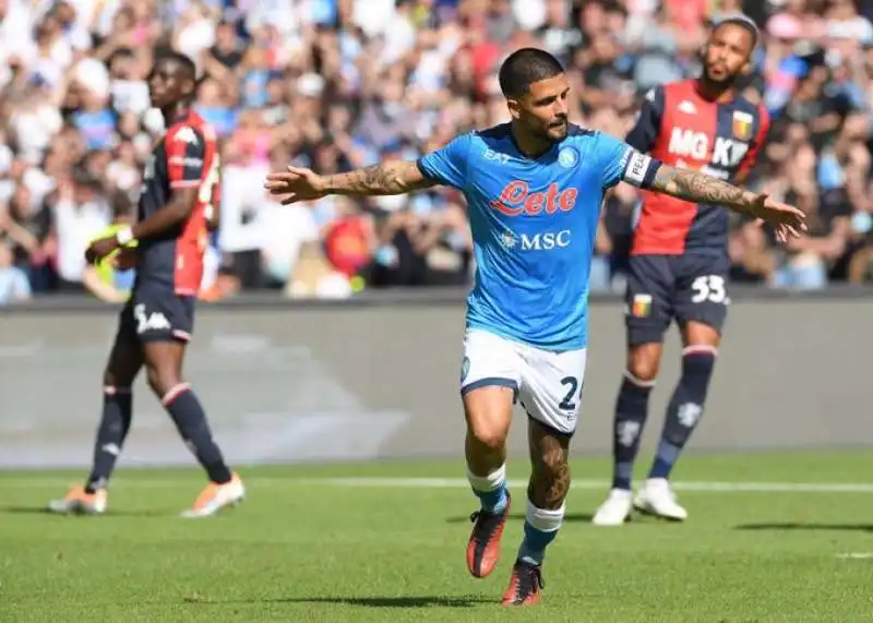 lorenzo insigne all ultima partita con il napoli al maradona 5