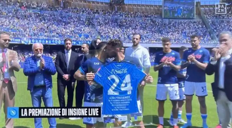 lorenzo insigne all ultima partita con il napoli al maradona 8