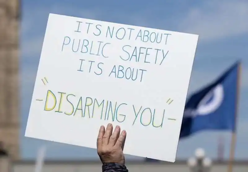 manifestanti a favore delle armi in canada    1