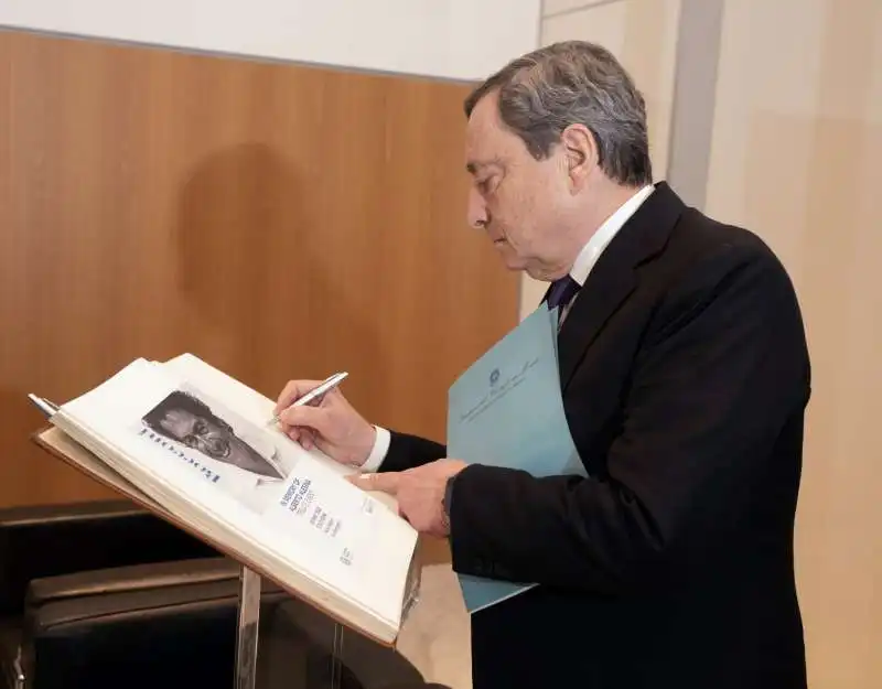 mario draghi alla bocconi all evento in memoria di alesina   1