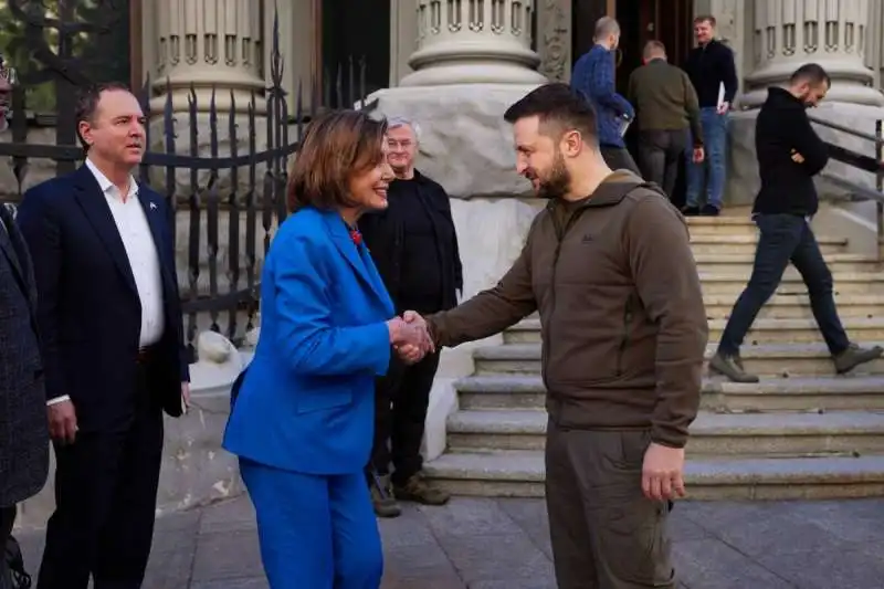 NANCY PELOSI CON ZELENSKY A KIEV 