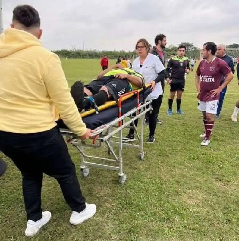 Oscar Antonio Perez arbitro argenitno colpito da un arma da fuoco durante partita 