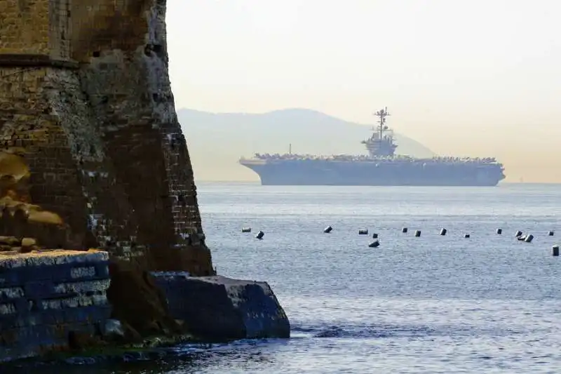 portaerei americana truman nel golfo di napoli   9