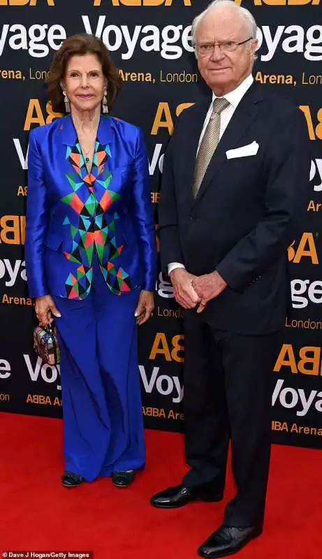 re carlo xvi gustavo e la regina silvia alla premiere di abba voyage 2