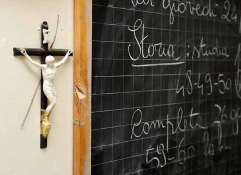 SCUOLA VANDALIZZATA A NOVARA 