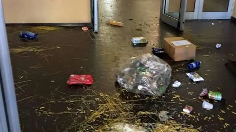 SCUOLA VANDALIZZATA A NOVARA 