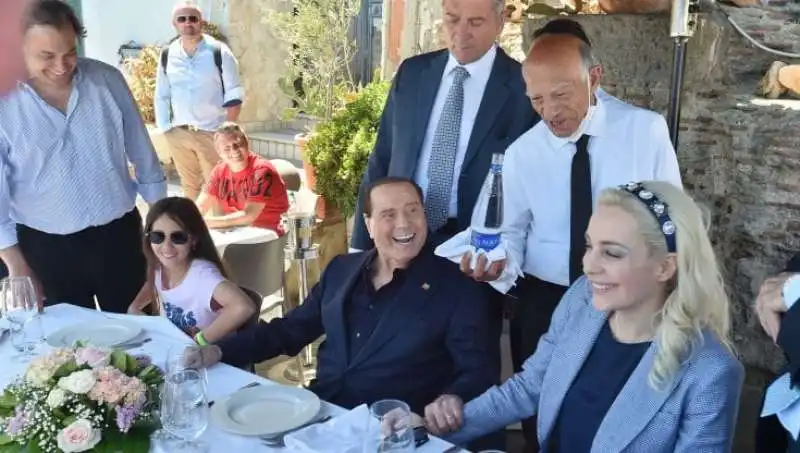  silvio berlusconi e marta fascina  a napoli