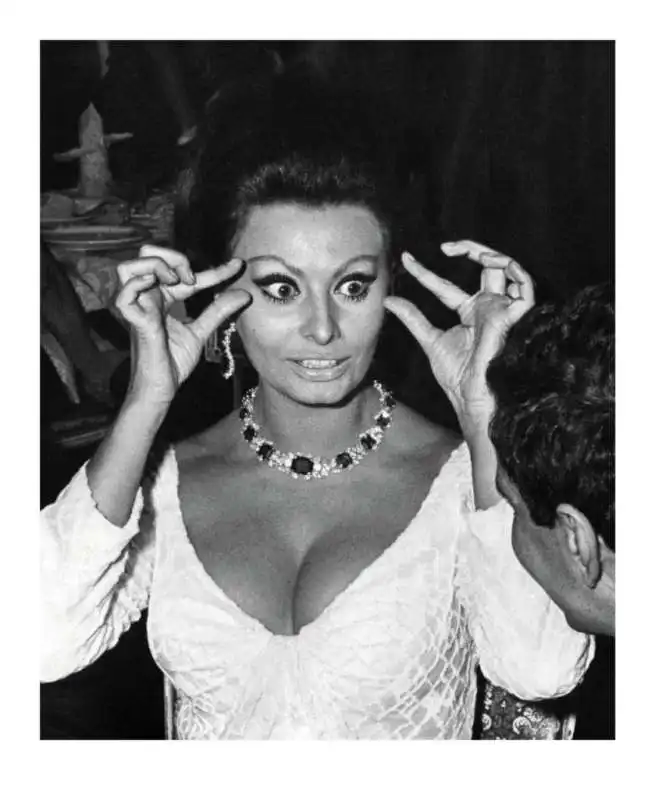 sophia loren by ron galella copia